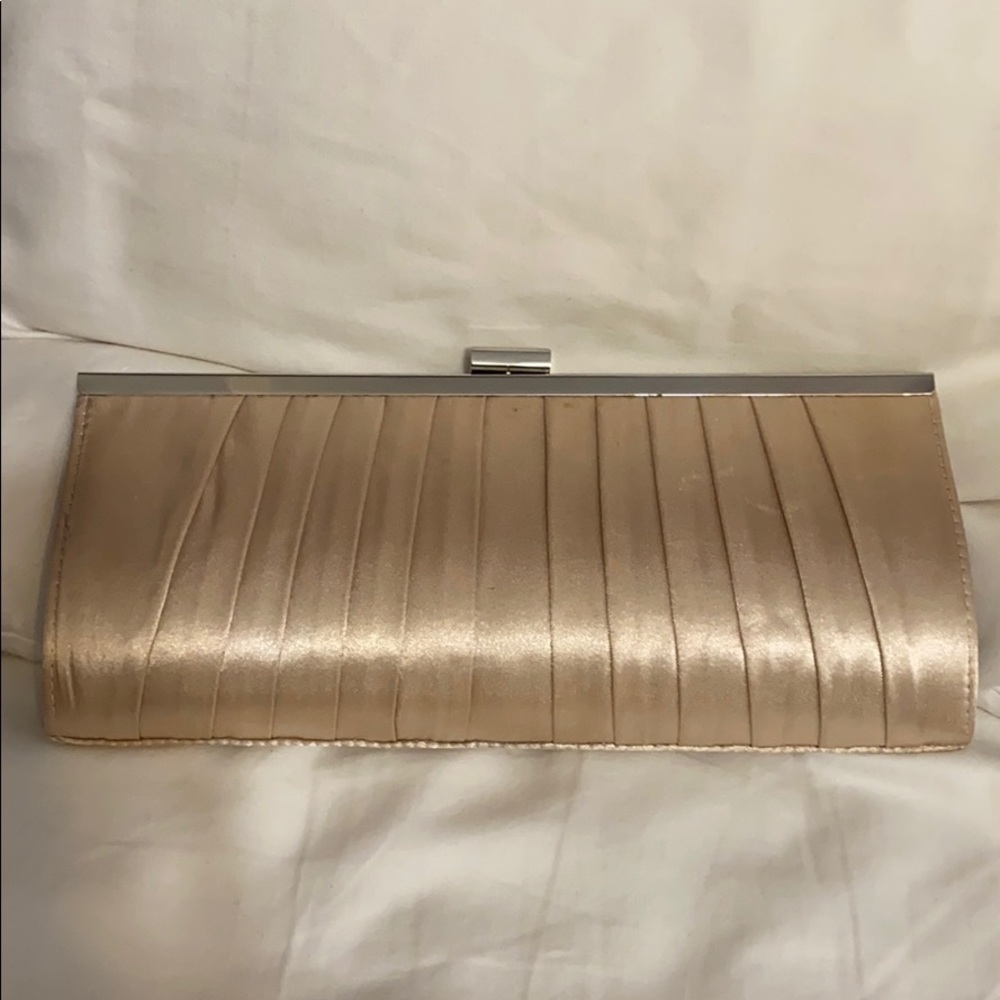 Champagne clutch